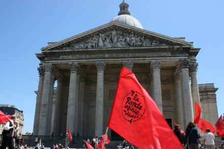 ronde infinie devant le panthéon